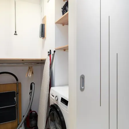 Nowe Czyzyny Deluxe By Bookinghost *