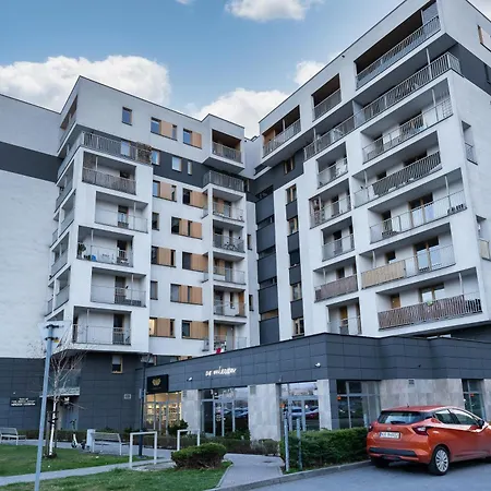 Nowe Czyzyny Deluxe By Bookinghost *