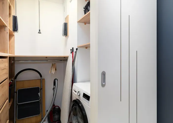 Nowe Czyzyny Deluxe By Bookinghost *